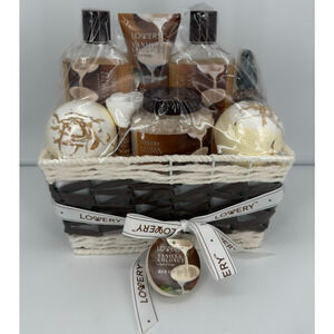 New 8 Piece Lovery Vanilla Coconut Deluxe Bath And Body Spa Set with Basket